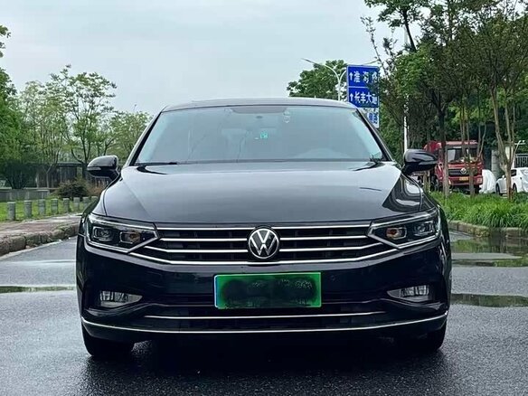 2023 Volkswagen Magotan B8 Рестайлинг, чёрный - вид 2