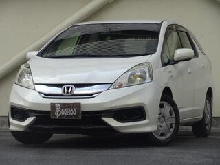 2015 Honda Fit Shuttle I Рестайлинг, белый, 700000 рублей, вид 1