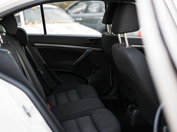 2011 Skoda Octavia II (A5) Рестайлинг, белый, 530000 рублей - вид 9