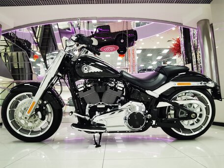 2025 Harley-Davidson Fat Boy, чёрный, 3490000 рублей, вид 2