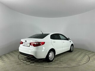 2014 Kia Rio 6-speed III, белый, 945000 рублей, вид 5