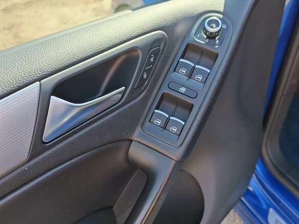 2012 Volkswagen Golf R VI, синий, 2300000 рублей - вид 20