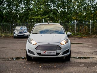 2015 Ford Fiesta Mk6 Рестайлинг, белый, 460000 рублей, вид 3