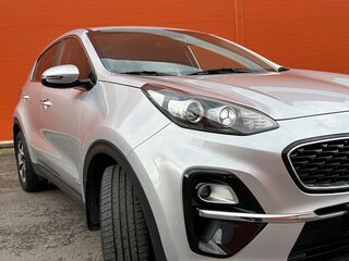2018 Kia Sportage IV Рестайлинг, серебристый, 2075000 рублей, вид 4