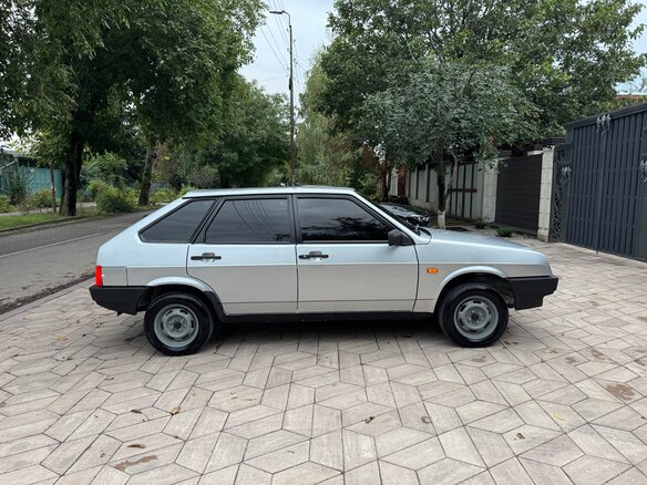 2004 Lada (ВАЗ) 21093i, серебристый, 500000 рублей - вид 13
