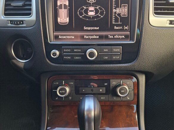 2015 Volkswagen Touareg II Рестайлинг, белый - вид 12