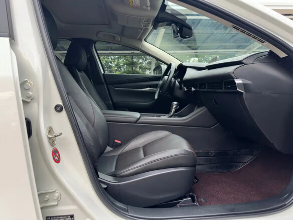 2022 Mazda 3 Axela IV (BP), белый, 1699000 рублей - вид 14