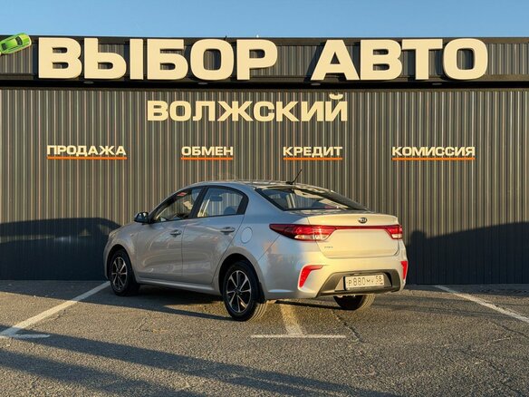 2017 Kia Rio IV, серебристый - вид 1