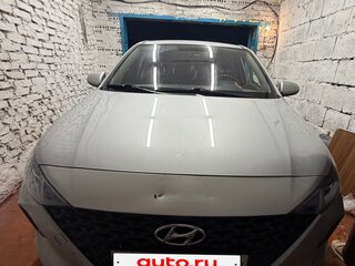 2020 Hyundai Solaris II Рестайлинг, серебристый, 950000 рублей, вид 2