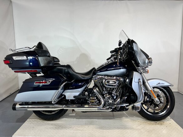 2015 Harley-Davidson Electra Glide, серебристый, 899000 рублей
