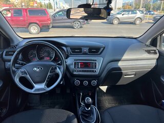 2017 Kia Rio III Рестайлинг, чёрный, 1035000 рублей, вид 4