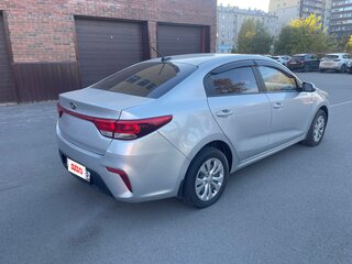 2017 Kia Rio IV, серебристый, 1100000 рублей, вид 4