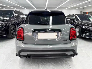 2022 Mini Hatch Cooper III (F55/F56) Рестайлинг 2, серый, 1690017 рублей, вид 5