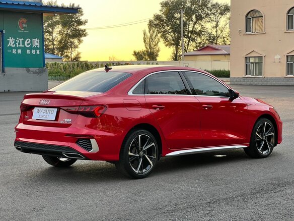 2021 Audi A3 35 TFSI Long IV (8Y), красный, 1885000 рублей