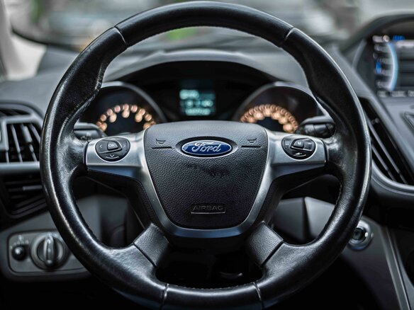 2015 Ford Kuga II, чёрный - вид 5