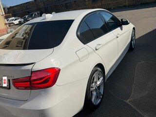 2018 BMW 3 серии 320i xDrive VI (F3x) Рестайлинг, белый, 3050000 рублей, вид 3