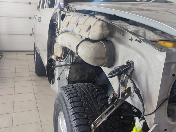 2004 Toyota Land Cruiser 105 100 Series Рестайлинг 1, серебристый - вид 21