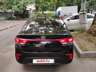 2019 Kia Rio IV, чёрный, 850000 рублей, вид 3