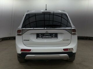 2014 Mitsubishi Outlander III Рестайлинг, белый, 1430000 рублей, вид 4