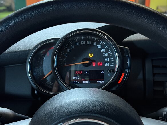 2018 Mini Hatch Cooper D III (F55/F56) Рестайлинг, серый, 1500000 рублей - вид 7