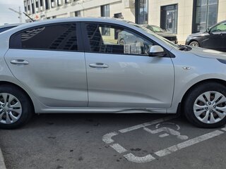 2021 Kia Rio IV Рестайлинг, серый, 1450000 рублей, вид 5