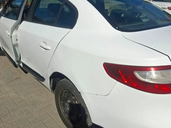 2014 Renault Fluence I Рестайлинг, жёлтый, 275000 рублей - вид 5
