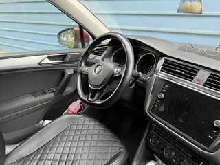 2017 Volkswagen Tiguan II, пурпурный, 1840200 рублей, вид 5