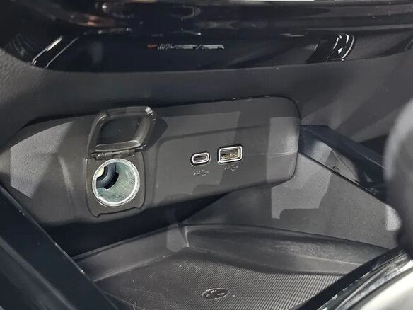 2023 Chevrolet Trax II, белый - вид 11