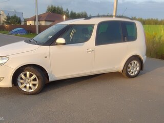 2013 Skoda Roomster I Рестайлинг, белый, 675000 рублей, вид 4