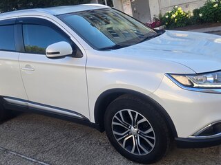 2018 Mitsubishi Outlander III Рестайлинг 2, белый, 1950000 рублей, вид 3