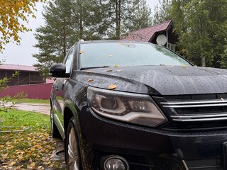 2013 Volkswagen Tiguan I Рестайлинг, чёрный, 1747000 рублей, вид 1