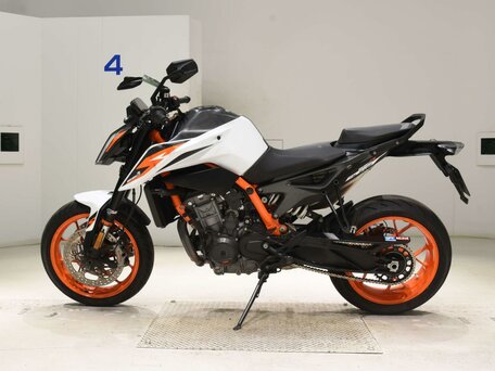 2021 KTM 890 Duke R, белый, 785000 рублей, вид 1
