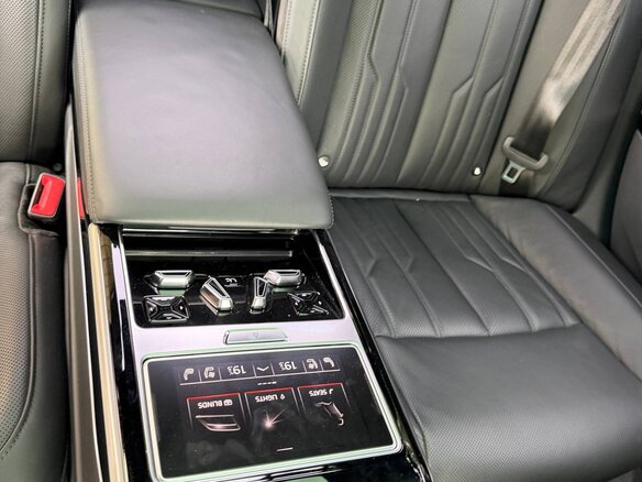 2020 Audi A8 55 TFSI IV (D5), белый, 6100000 рублей - вид 26