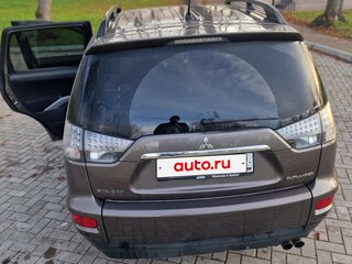 2011 Mitsubishi Outlander II Рестайлинг, коричневый, 1100000 рублей, вид 3