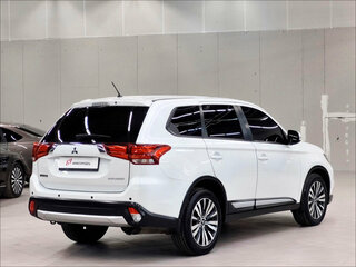 2015 Mitsubishi Outlander III Рестайлинг 2, белый, 1672000 рублей, вид 4