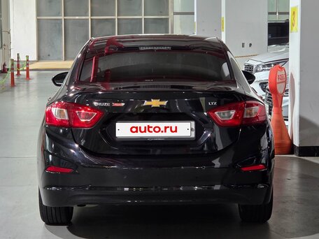 2017 Chevrolet Cruze II, чёрный, 1425000 рублей, вид 3