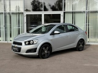 2013 Chevrolet Aveo II, серебристый, 580000 рублей, вид 1