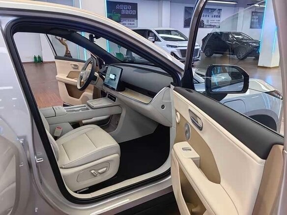 2025 Toyota bZ3X 58.3 kWh, серебристый, 2140000 рублей - вид 13