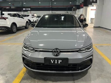 2022 Volkswagen Golf VIII, серый, 1630000 рублей, вид 2