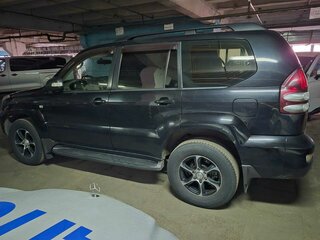 2007 Toyota Land Cruiser Prado 4-speed 120 Series Рестайлинг, чёрный, 2150000 рублей, вид 1