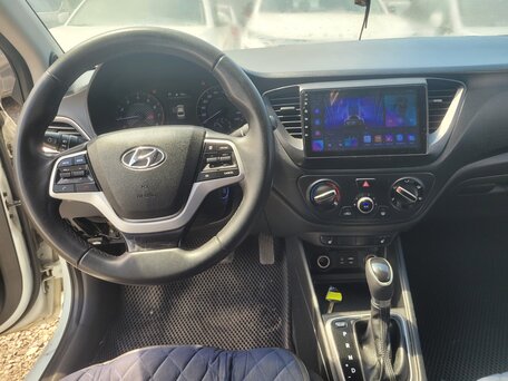 2017 Hyundai Solaris II, белый, 603000 рублей, вид 4