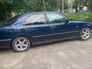 1998 Mercedes-Benz E-Класс 240 II (W210, S210), синий, 450000 рублей, вид 2