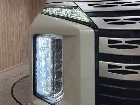 2023 Mitsubishi Delica D:5 I Рестайлинг, белый - вид 11
