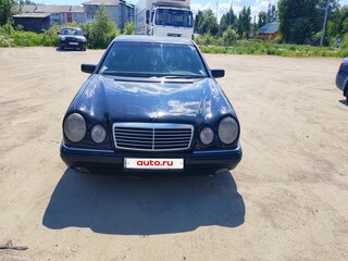 1998 Mercedes-Benz E-Класс 240 II (W210, S210), чёрный, 320000 рублей, вид 2