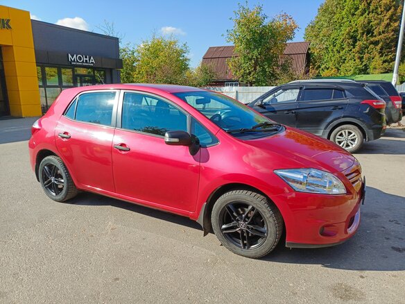 2011 Toyota Auris I Рестайлинг, красный, 950000 рублей - вид 4