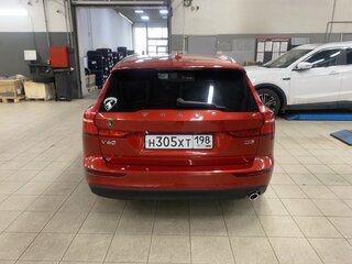 2019 Volvo V60 II, красный, 2499000 рублей, вид 5