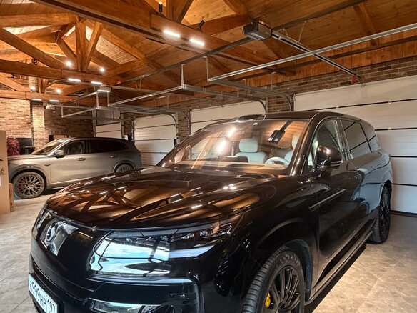 2025 Denza N9 46.9 kWh, чёрный, 8200000 рублей