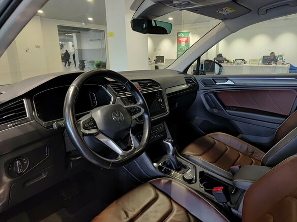 2021 Volkswagen Tiguan II Рестайлинг, серый, 2845000 рублей - вид 17