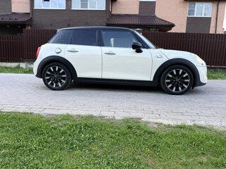 2015 Mini Hatch Cooper S III (F55/F56), белый, 1549000 рублей, вид 2