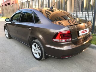2017 Volkswagen Polo V Рестайлинг, коричневый, 1050000 рублей, вид 4